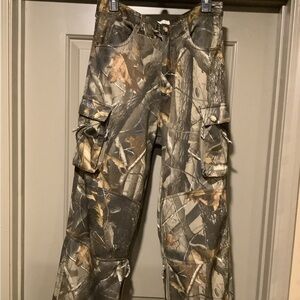 Whitewater outdoor Camouflage lightweight hunting pants Size Large. EUC